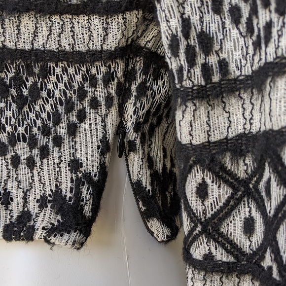 🌼 CARISA RENE Garzata Textured Chenille Lace Cropped Blouse, 6 - Picture 5 of 7